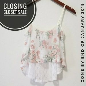 ☆LAST DAY!☆ NWT Floral Lace Crop Top